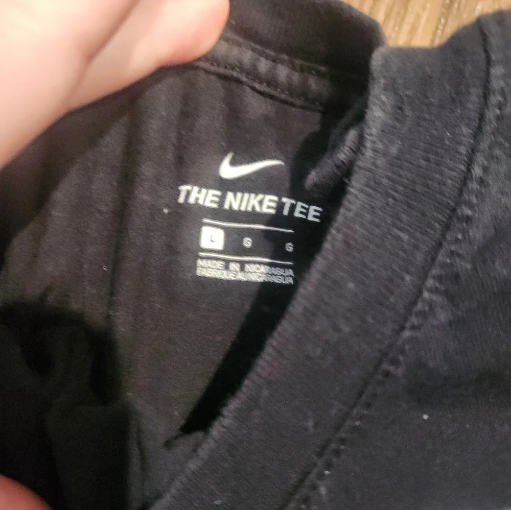 Nike tee size